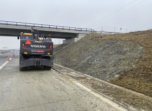 Oprava sesunutého svahu D1