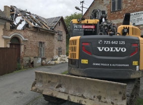 Demolice Rodinného Domu