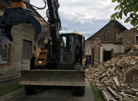 Demolice Rodinného Domu