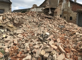 Demolice Rodinného Domu