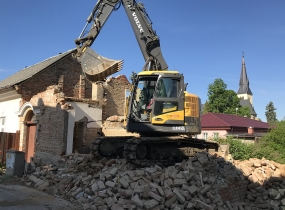 Demolice Rodinného Domu