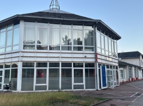 Demolice autosalonu AUTO ESA Karlovy vary