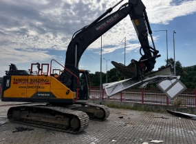 Demolice autosalonu AUTO ESA Karlovy vary